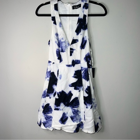NWT Lulus Seeing Chic Blue and Ivory Print Skater Dress - Picture 5 of 13